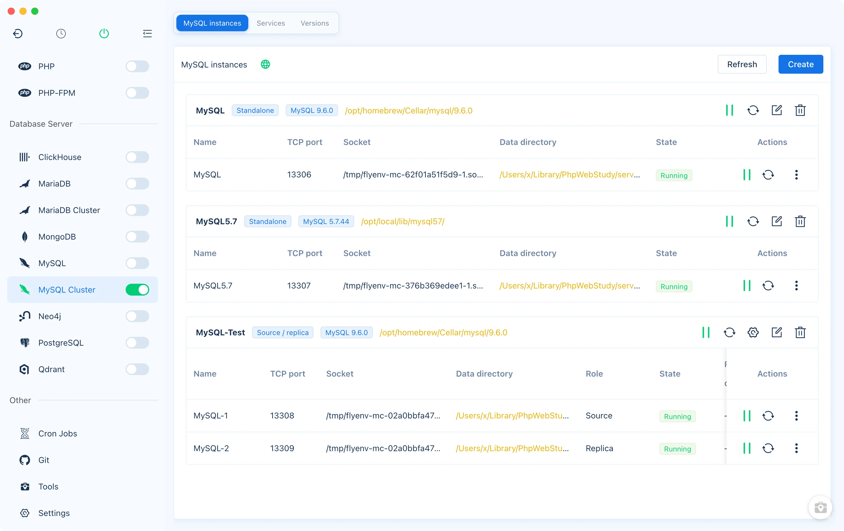 Daftar instans MySQL Cluster dengan beberapa versi mandiri dan grup source/replica yang sedang berjalan